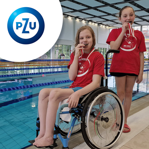Obraz przedstawiający dwie zawodniczyki sekcji pływackiej IKS-AWF oraz logotyp firmy PZU Życie SA Obraz przedstawiający dwie zawodniczyki sekcji pływackiej IKS-AWF oraz logotyp firmy PZU Życie SA